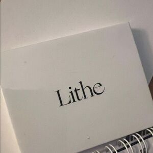 Lithe Eyeshadow Palette - Elegant Shades